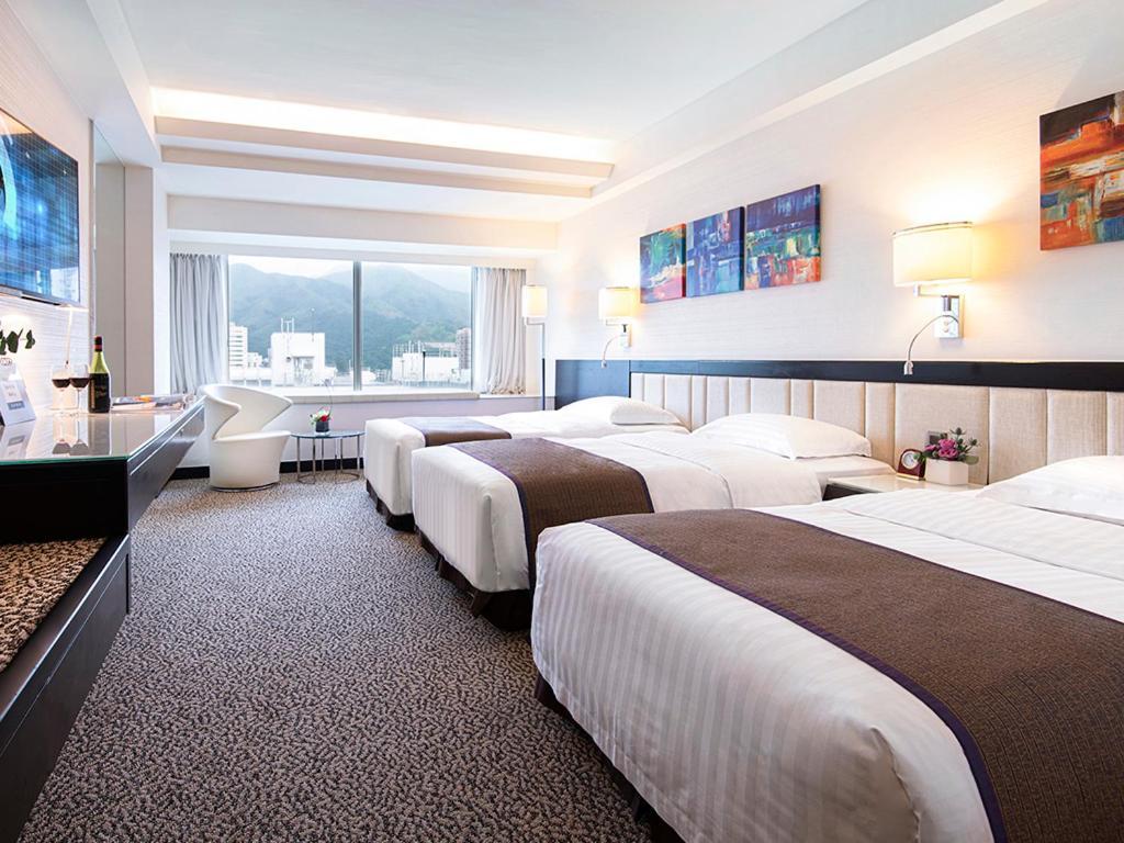 Regal Riverside Hotel Hong Kong Exterior photo